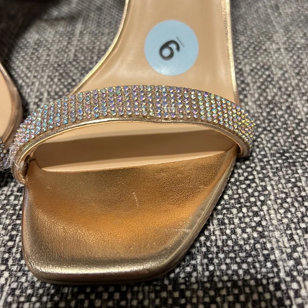 NWOT D Heart High Heels